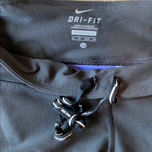 Capri Nike DRI-FIT Womens Tight sz XS (blk/purple) - Picture 5 of 7